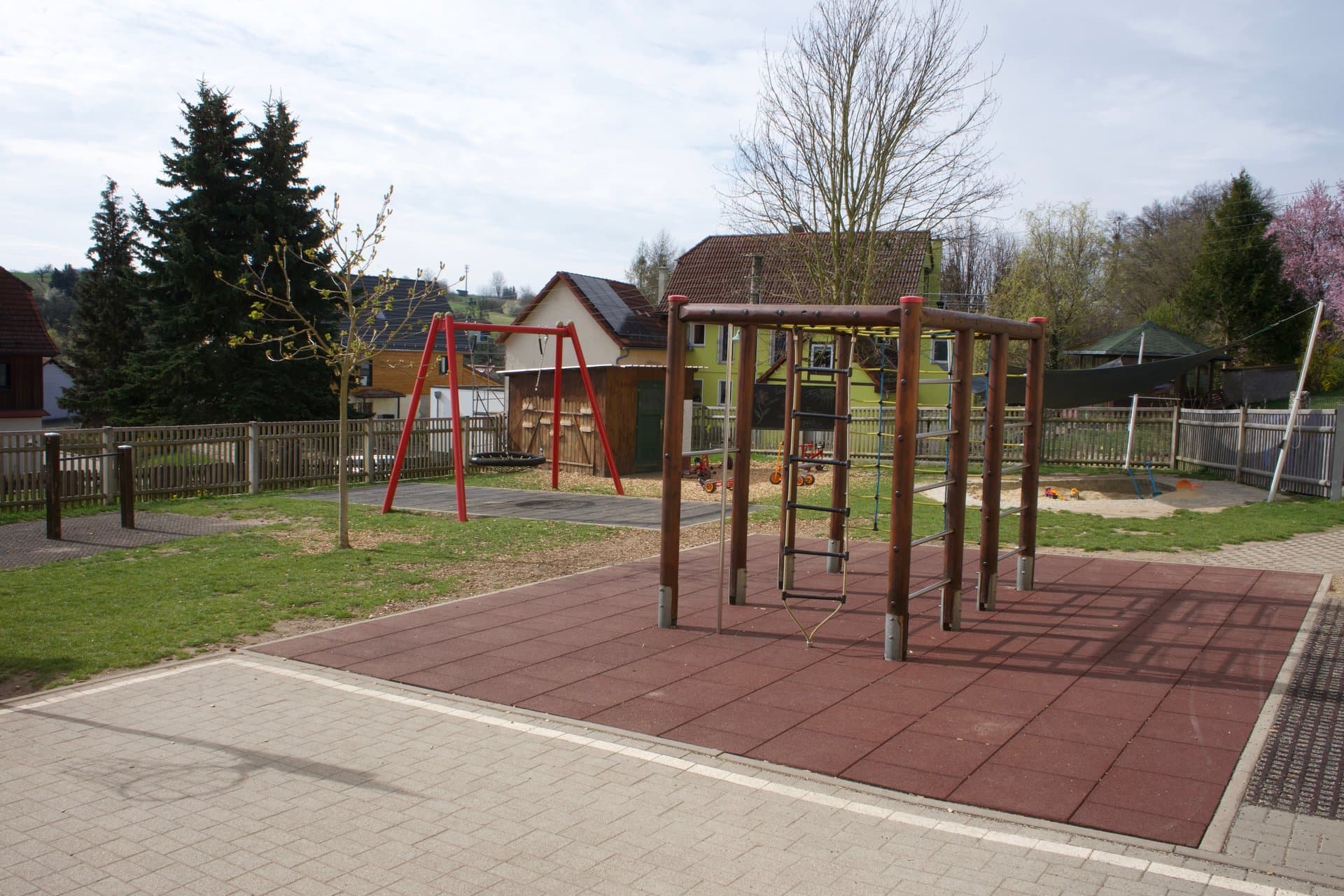 Spielplatz und Außenanlage der Grundschule Am Mühltal