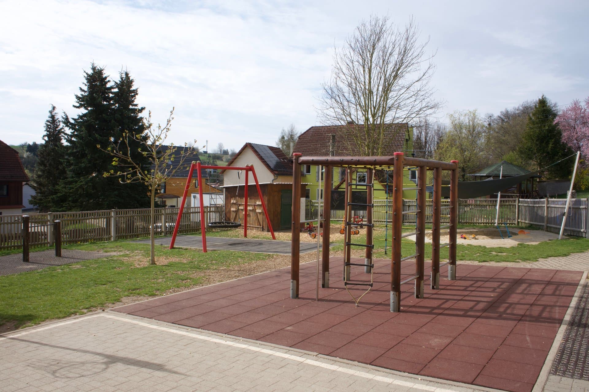 Klettergerüst auf dem Schulhof