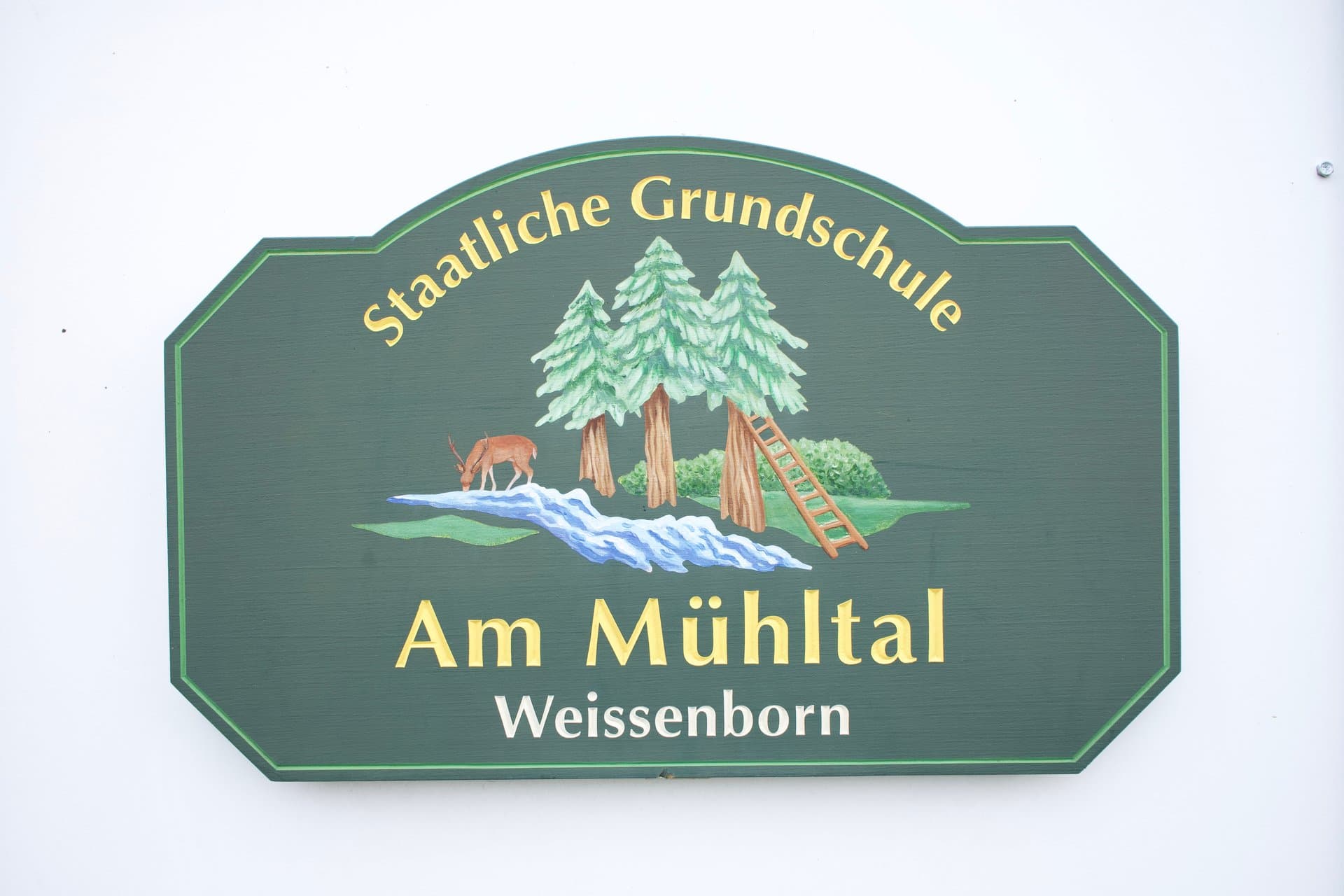 Schulschild: Staatliche Grundschule Am Mühltal Weißenborn